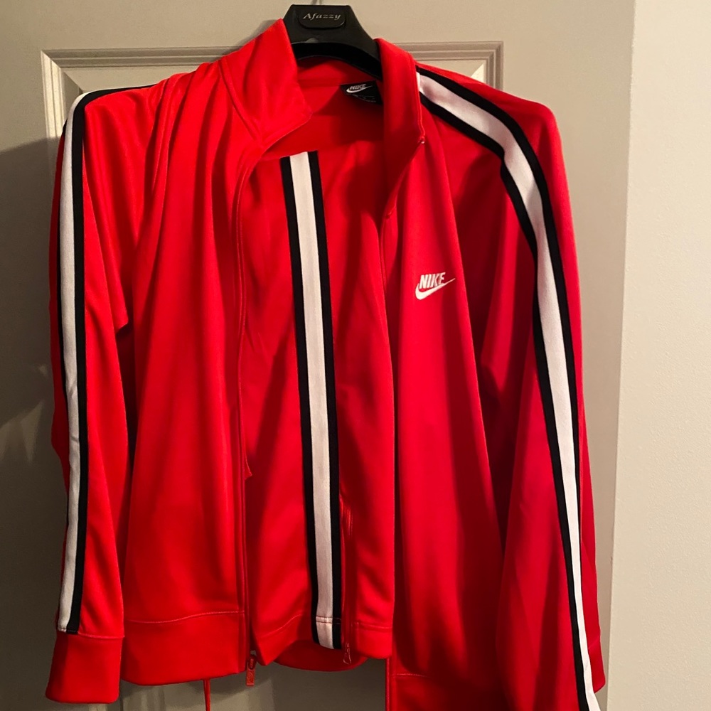 Red Nike sweatsuit (Xl jacket, XXL pants)